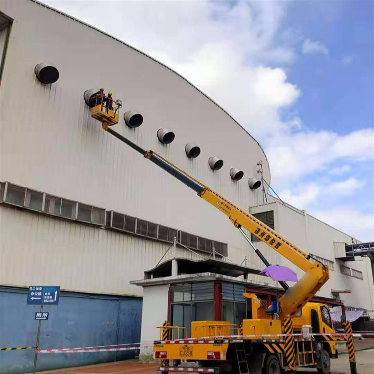 应城高空作业车出租服务：专业广告牌安装解决方案